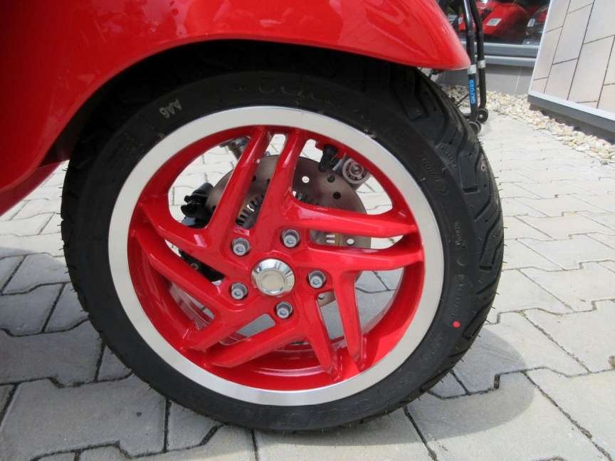 Vespa Primavera 125 "RED" e5+