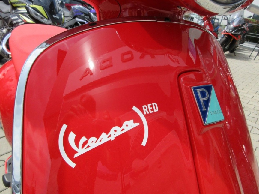 Vespa Primavera 125 "RED" e5+