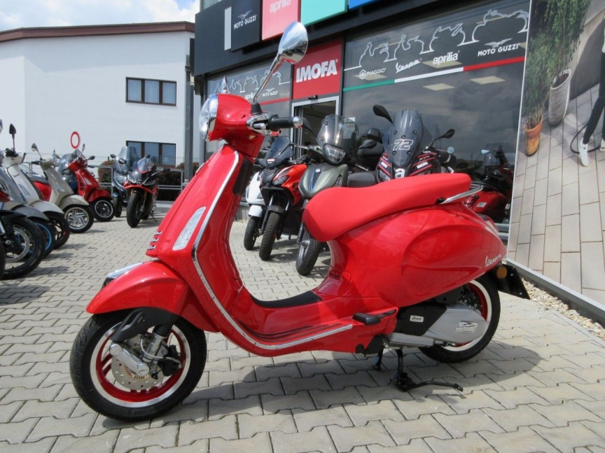 Vespa Primavera 125 "RED" e5+
