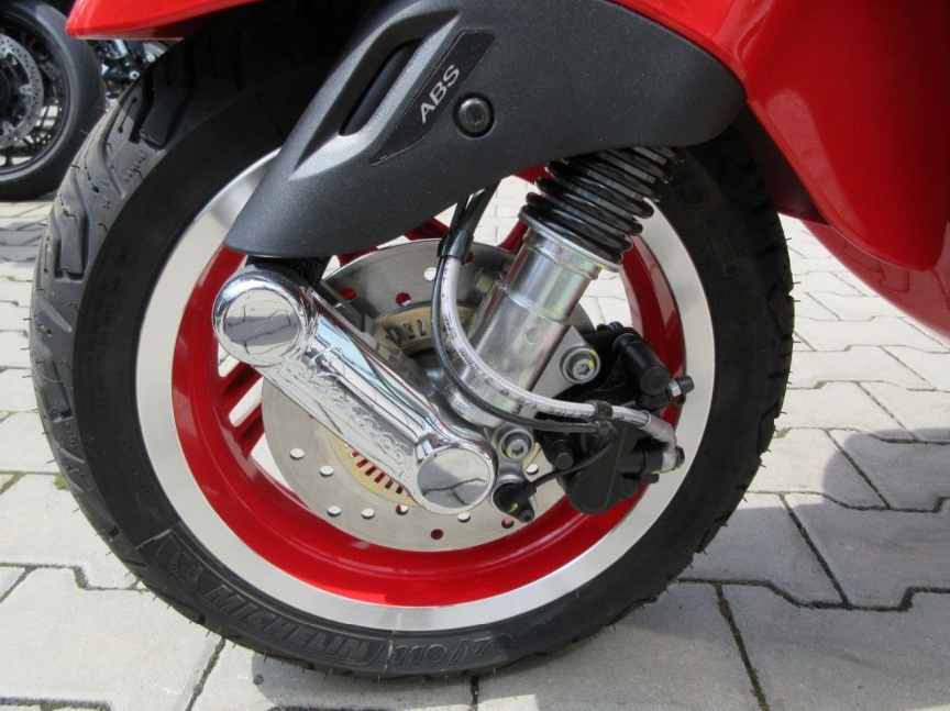 Vespa Primavera 125 "RED" e5+