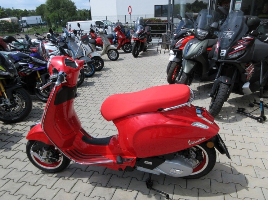Vespa Primavera 125 "RED" e5+