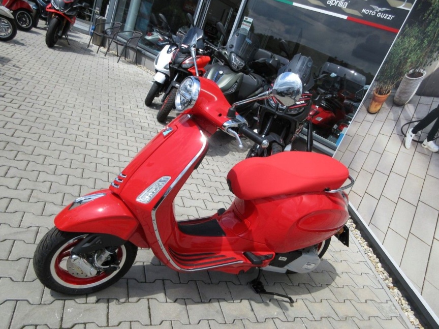 Vespa Primavera 125 "RED" e5+