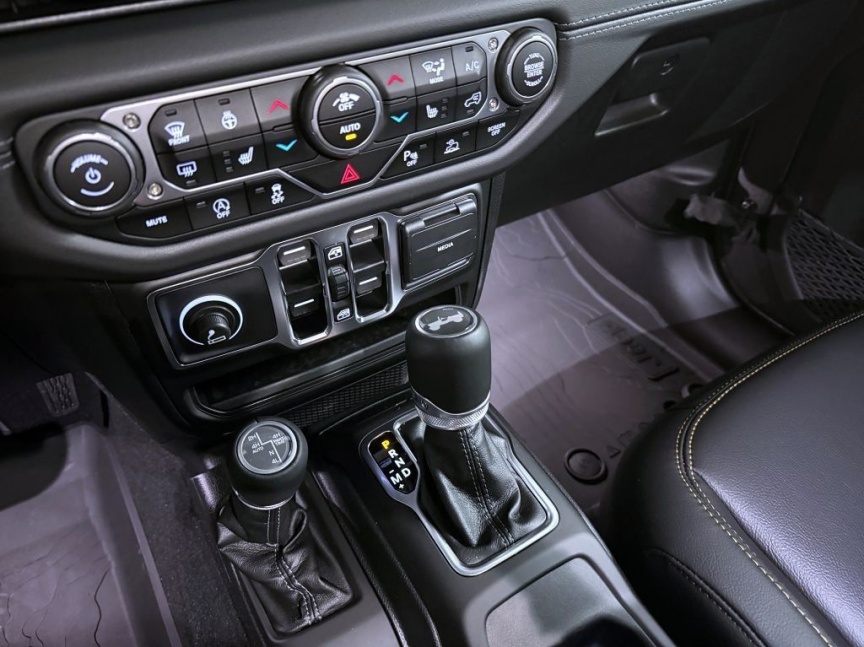 Jeep Wrangler Unlimited 2.0T 272k AT8 Sahara *238*