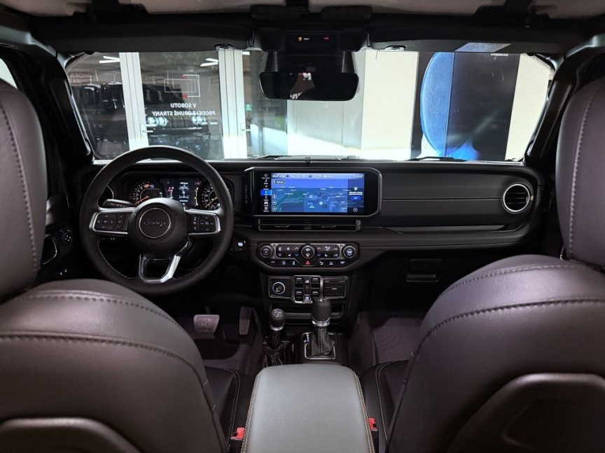 Jeep Wrangler Unlimited 2.0T 272k AT8 Sahara *238*