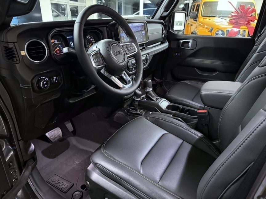 Jeep Wrangler Unlimited 2.0T 272k AT8 Sahara *238*