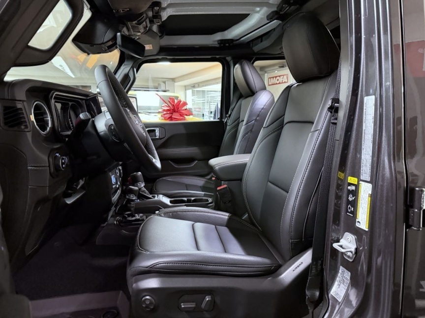 Jeep Wrangler Unlimited 2.0T 272k AT8 Sahara *238*