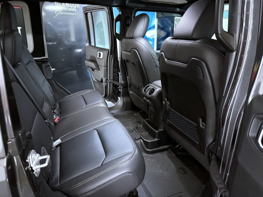 Jeep Wrangler Unlimited 2.0T 272k AT8 Sahara *238*