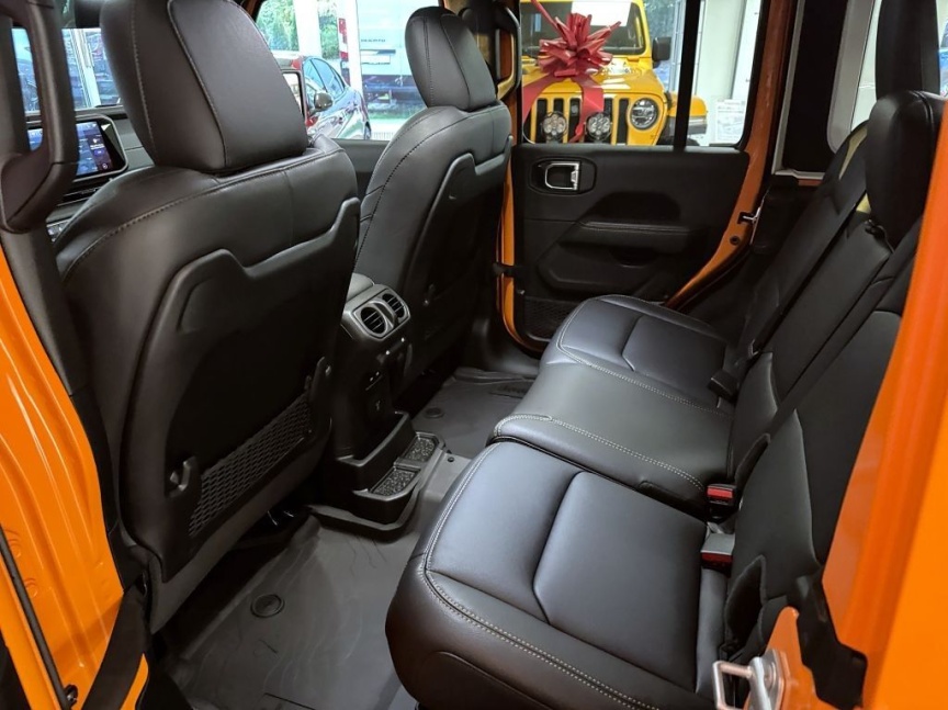 Jeep Wrangler Unlimited 2.0T 272k AT8 Sahara *464*