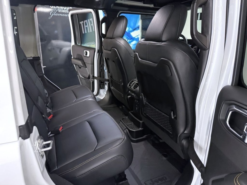 Jeep Wrangler Unlimited 2.0T 272k AT8 Sahara *624*