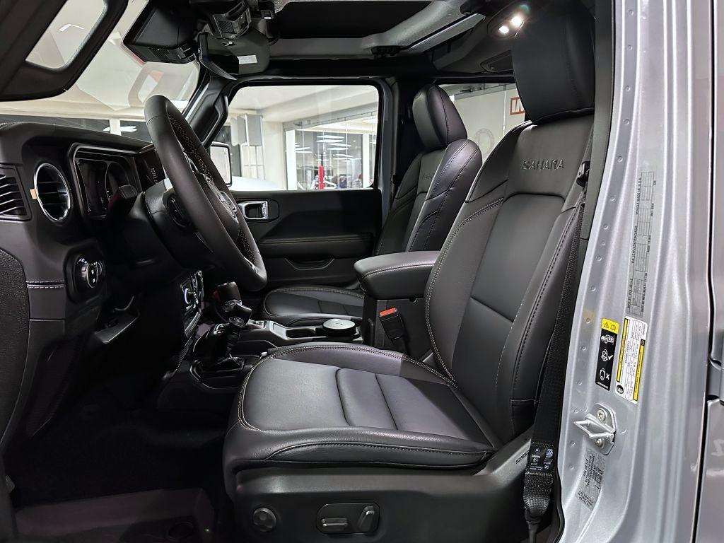 Jeep Wrangler Unlimited 2.0T 272k AT8 Sahara *799*