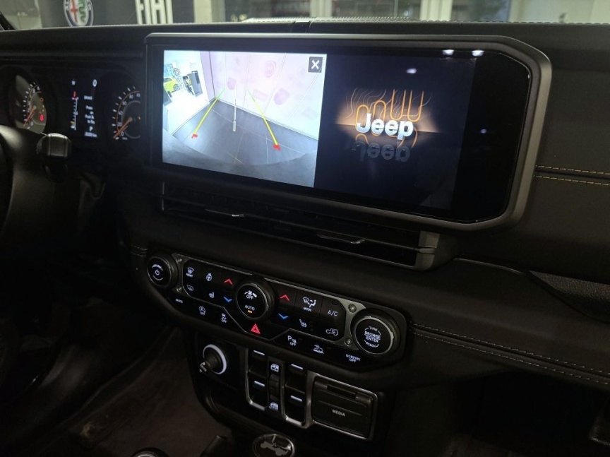 Jeep Wrangler Unlimited 2.0T 272k AT8 Sahara