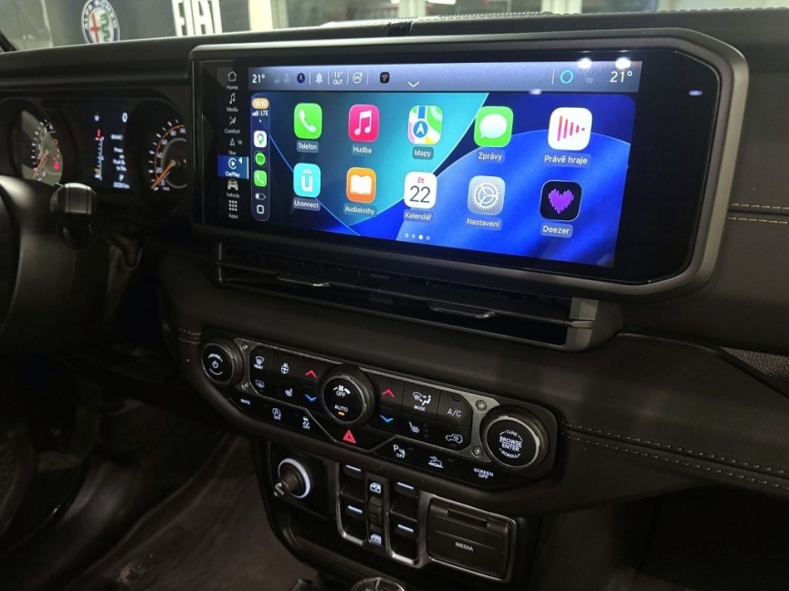 Jeep Wrangler Unlimited 2.0T 272k AT8 Sahara
