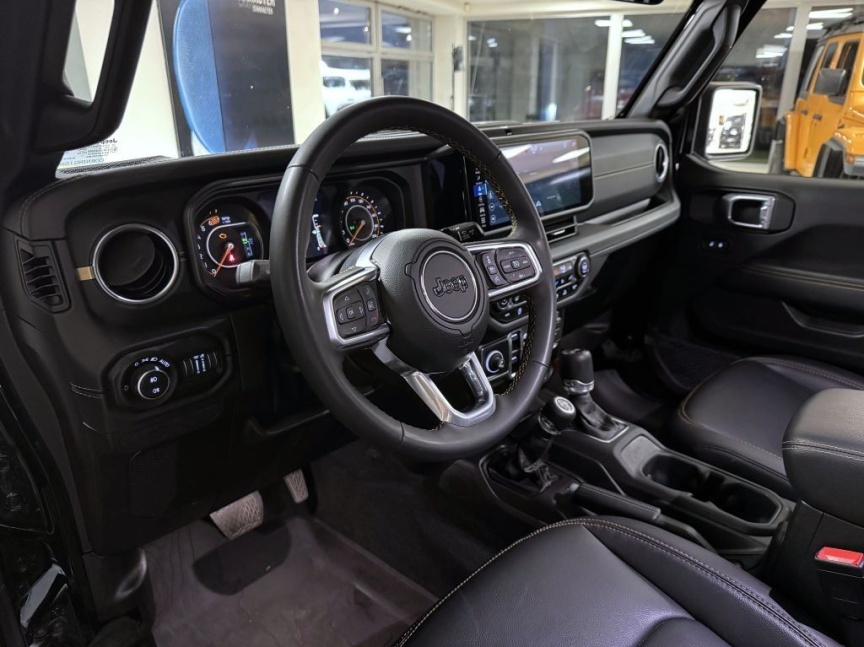 Jeep Wrangler Unlimited 2.0T 272k AT8 Sahara