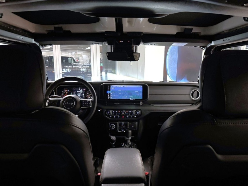 Jeep Wrangler Unlimited 2.0T 272k AT8 Sahara