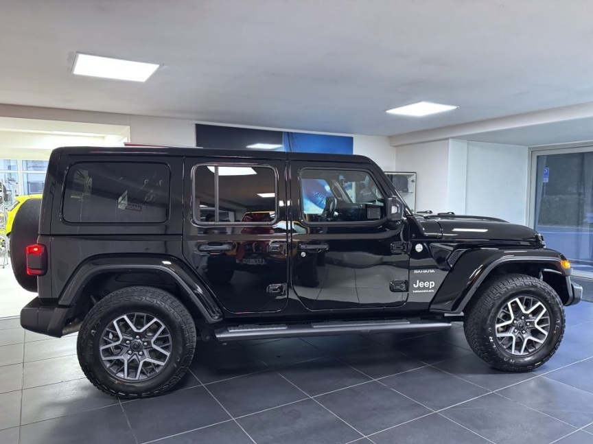 Jeep Wrangler Unlimited 2.0T 272k AT8 Sahara