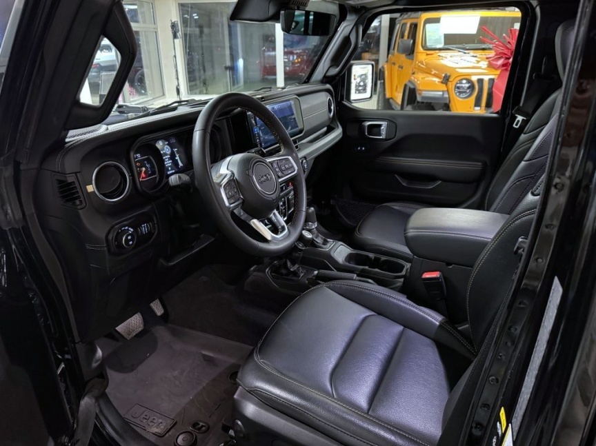 Jeep Wrangler Unlimited 2.0T 272k AT8 Sahara