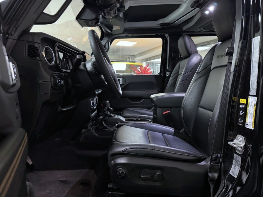 Jeep Wrangler Unlimited 2.0T 272k AT8 Sahara
