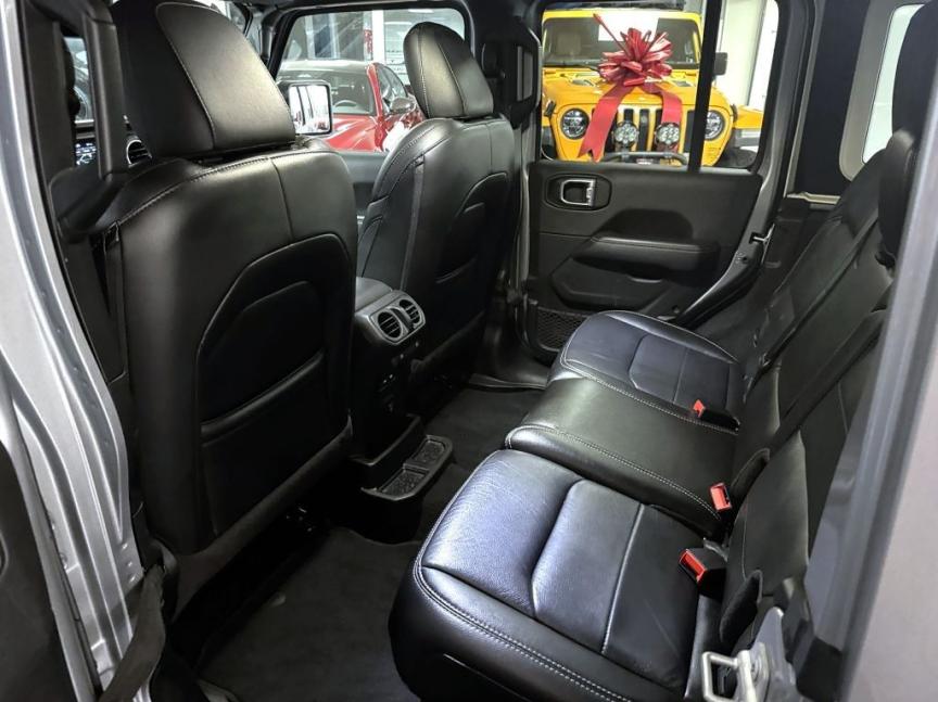 Jeep Wrangler Unlimited 2.0T 272k AT8 Sahara