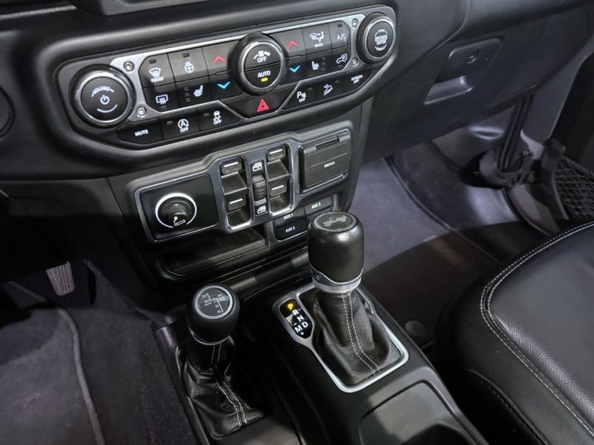 Jeep Wrangler Unlimited 2.0T 272k AT8 Sahara
