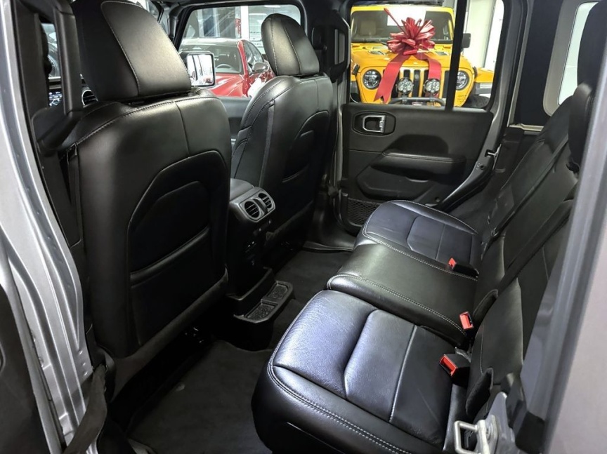 Jeep Wrangler Unlimited 2.0T 4x4 272k AT8 Sahara