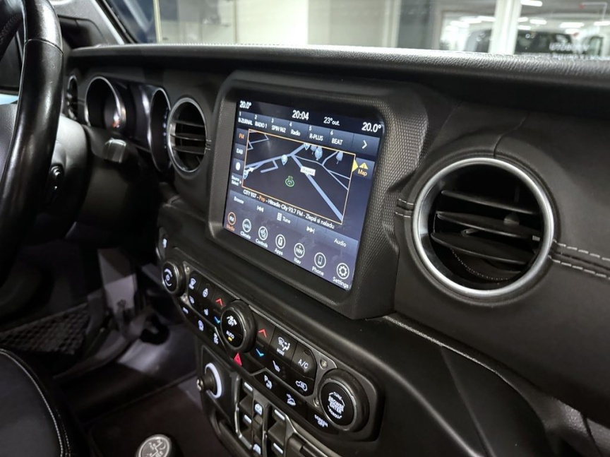 Jeep Wrangler Unlimited 2.0T 4x4 272k AT8 Sahara