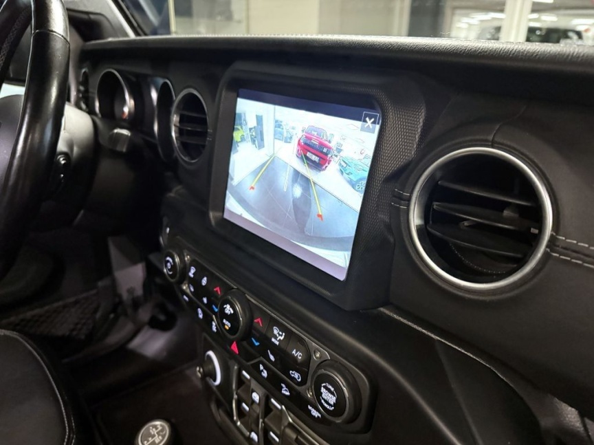 Jeep Wrangler Unlimited 2.0T 4x4 272k AT8 Sahara