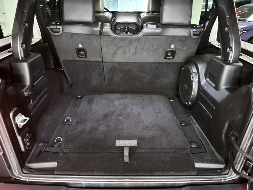 Jeep Wrangler Unlimited 2.0T 4x4 272k AT8 ZF Sahara