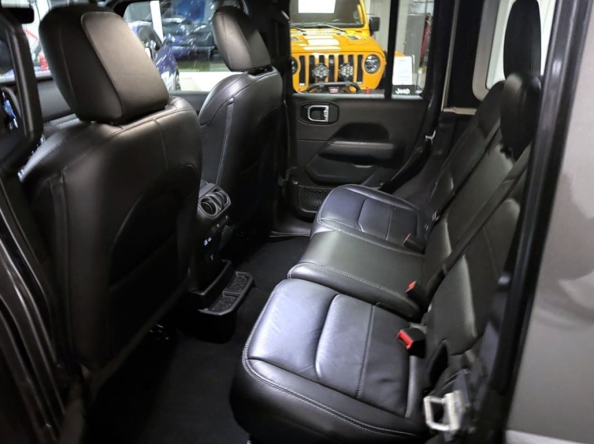 Jeep Wrangler Unlimited 2.0T 4x4 272k AT8 ZF Sahara